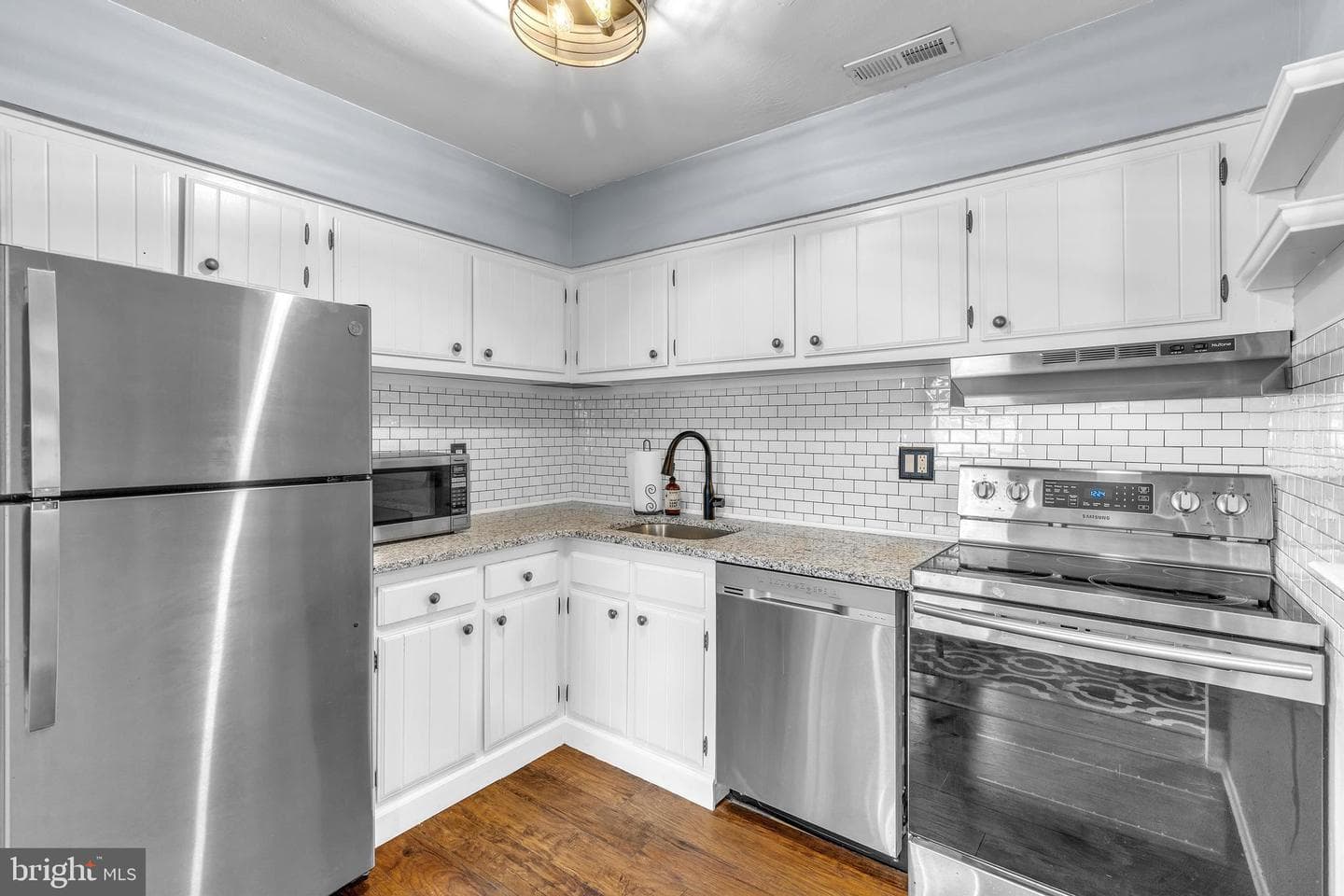 605 W Market Street #33 photo 5