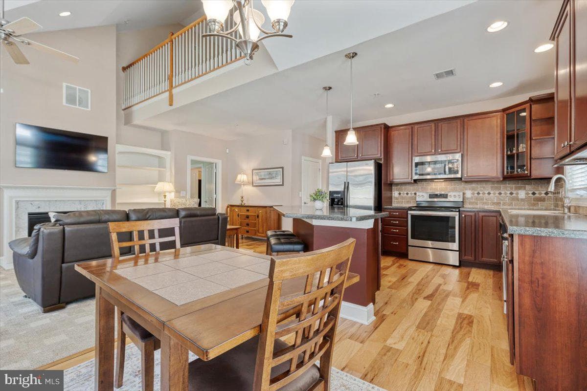 1064 Balfour Circle photo 12