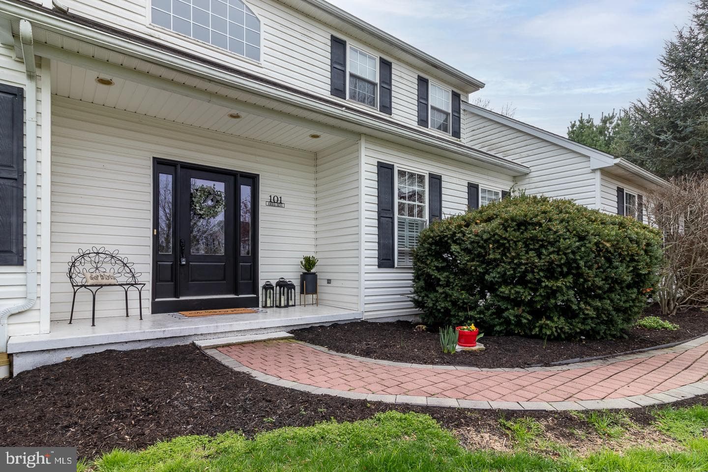 101 Amber Drive photo 3