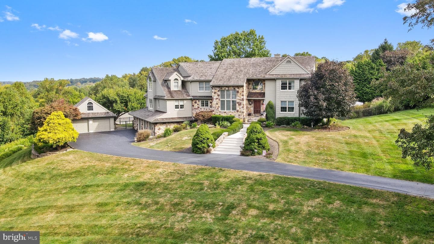 200 Barn Hill Road photo 1