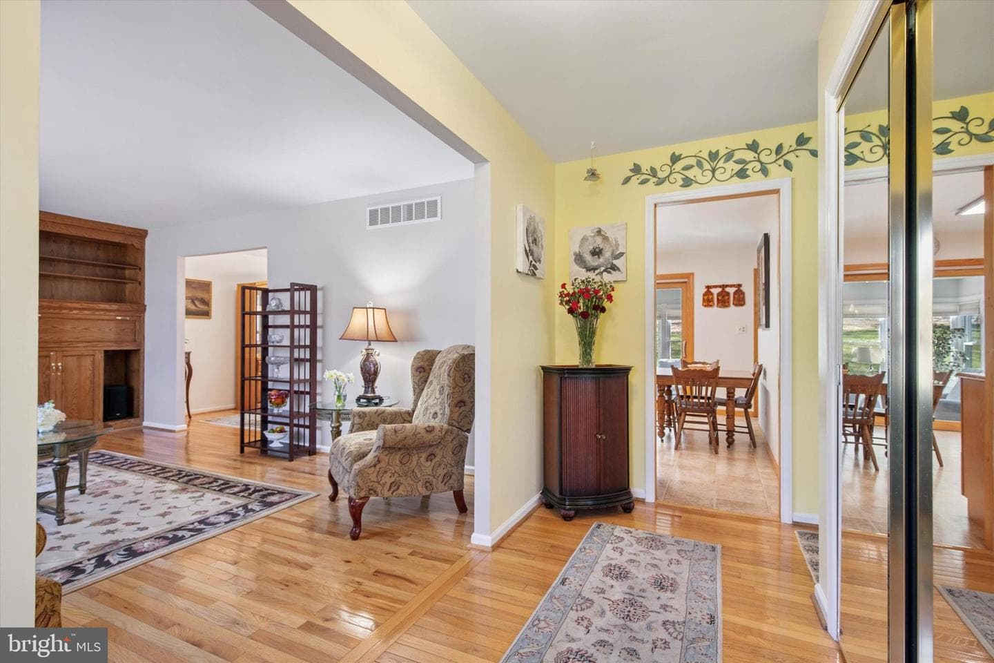 474 W Prospect Avenue photo 3