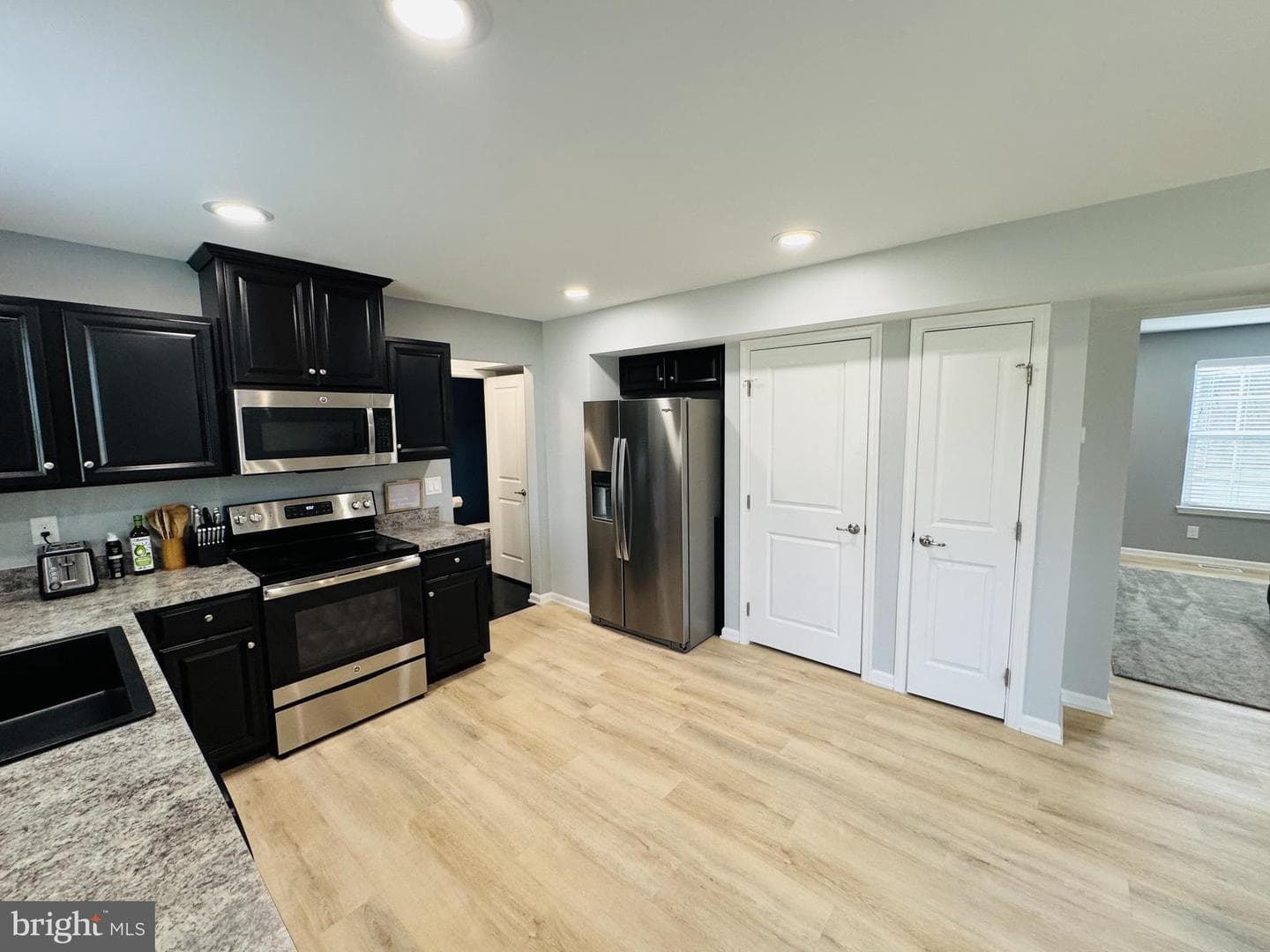 859 W Chestnut Street photo 7