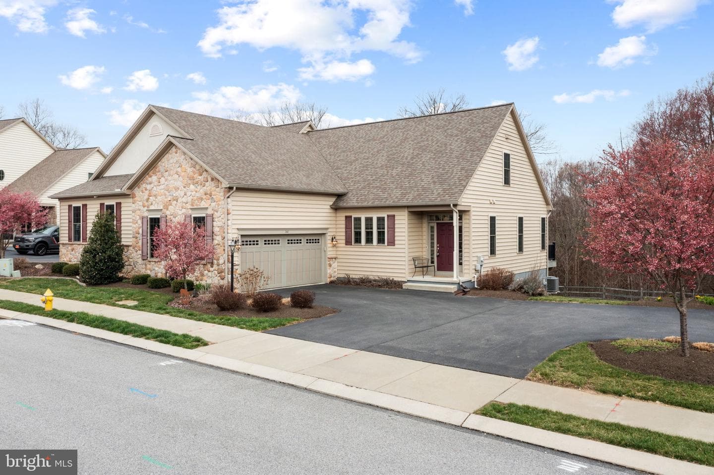 242 Honeycroft Boulevard photo 1