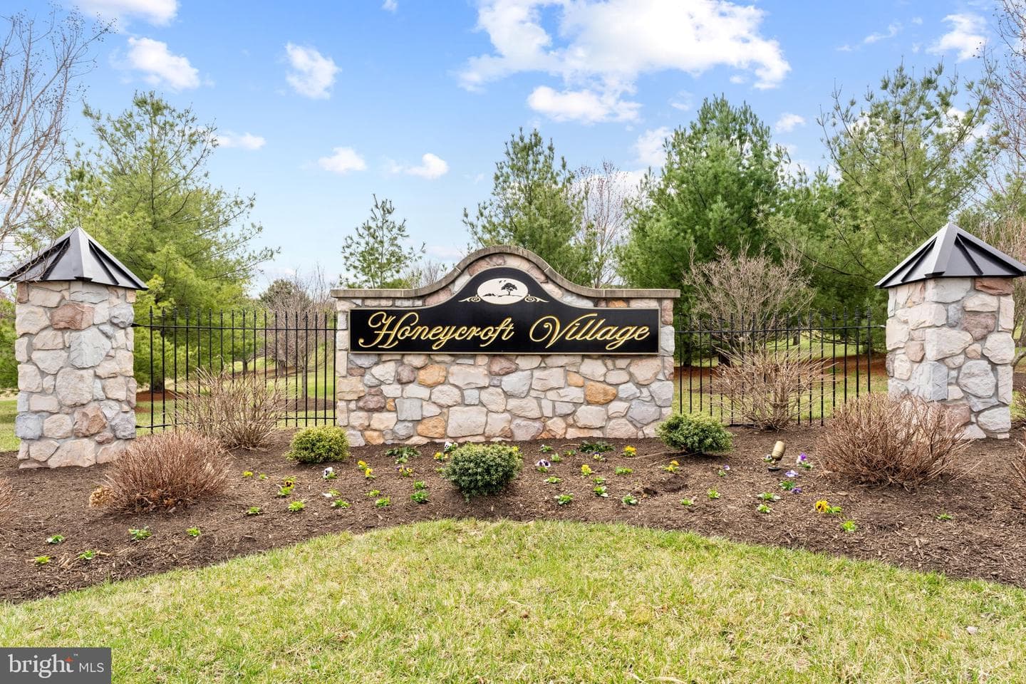 242 Honeycroft Boulevard photo 2