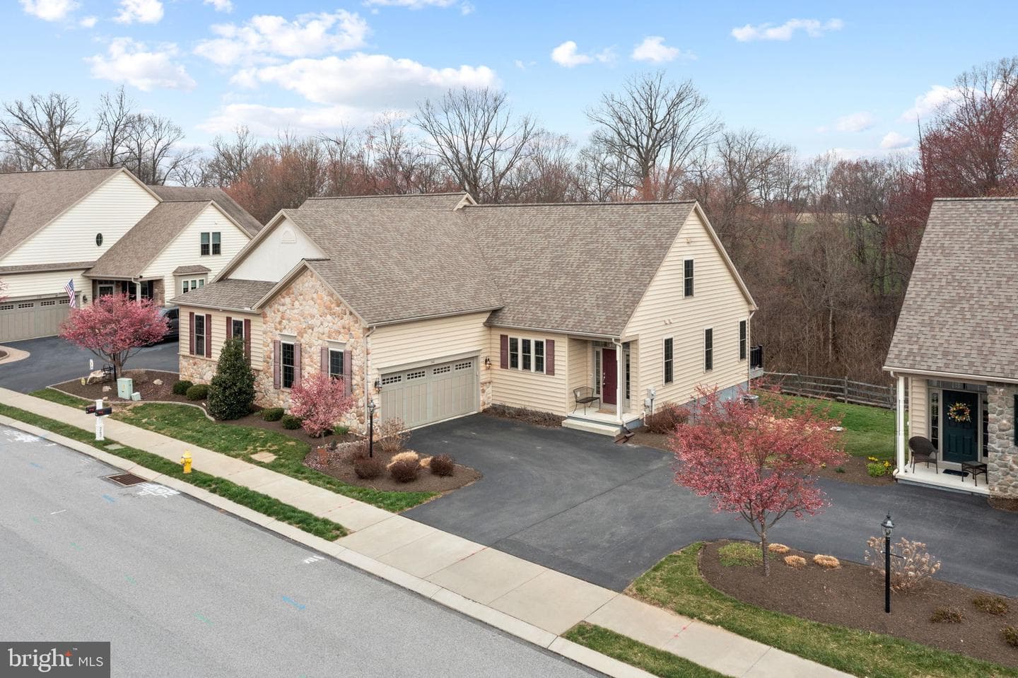 242 Honeycroft Boulevard photo 3