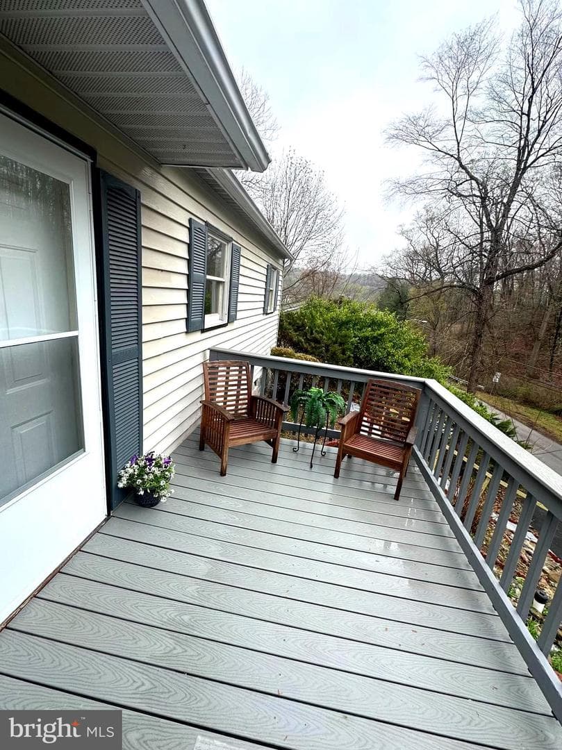 94 S Park Avenue photo 5