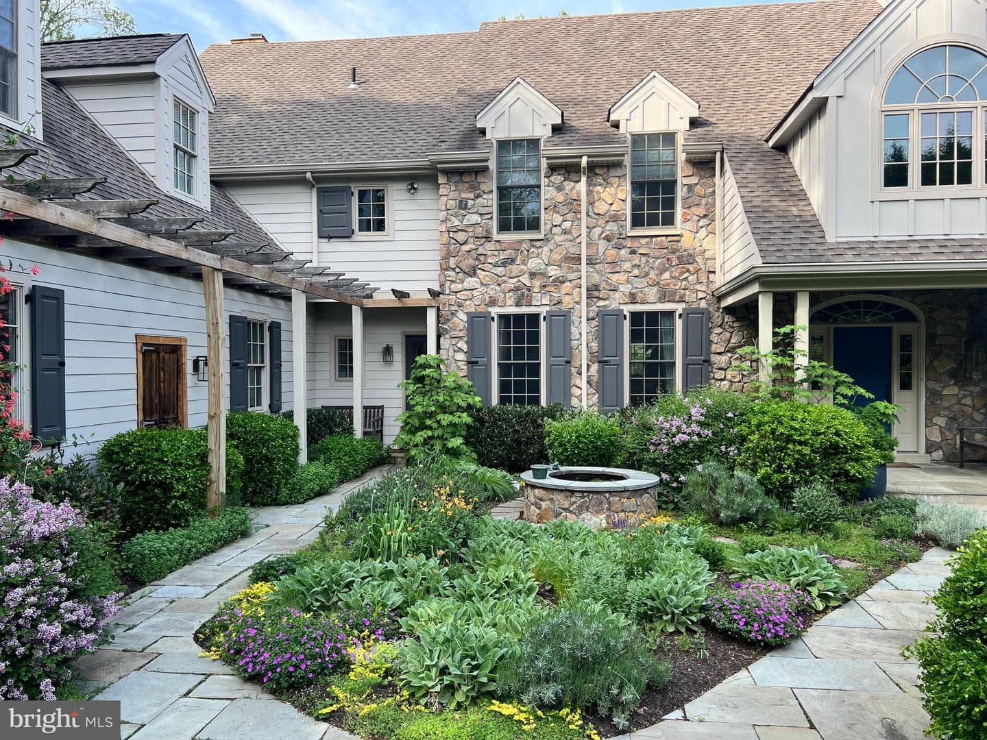 607 Newtown Road photo 4