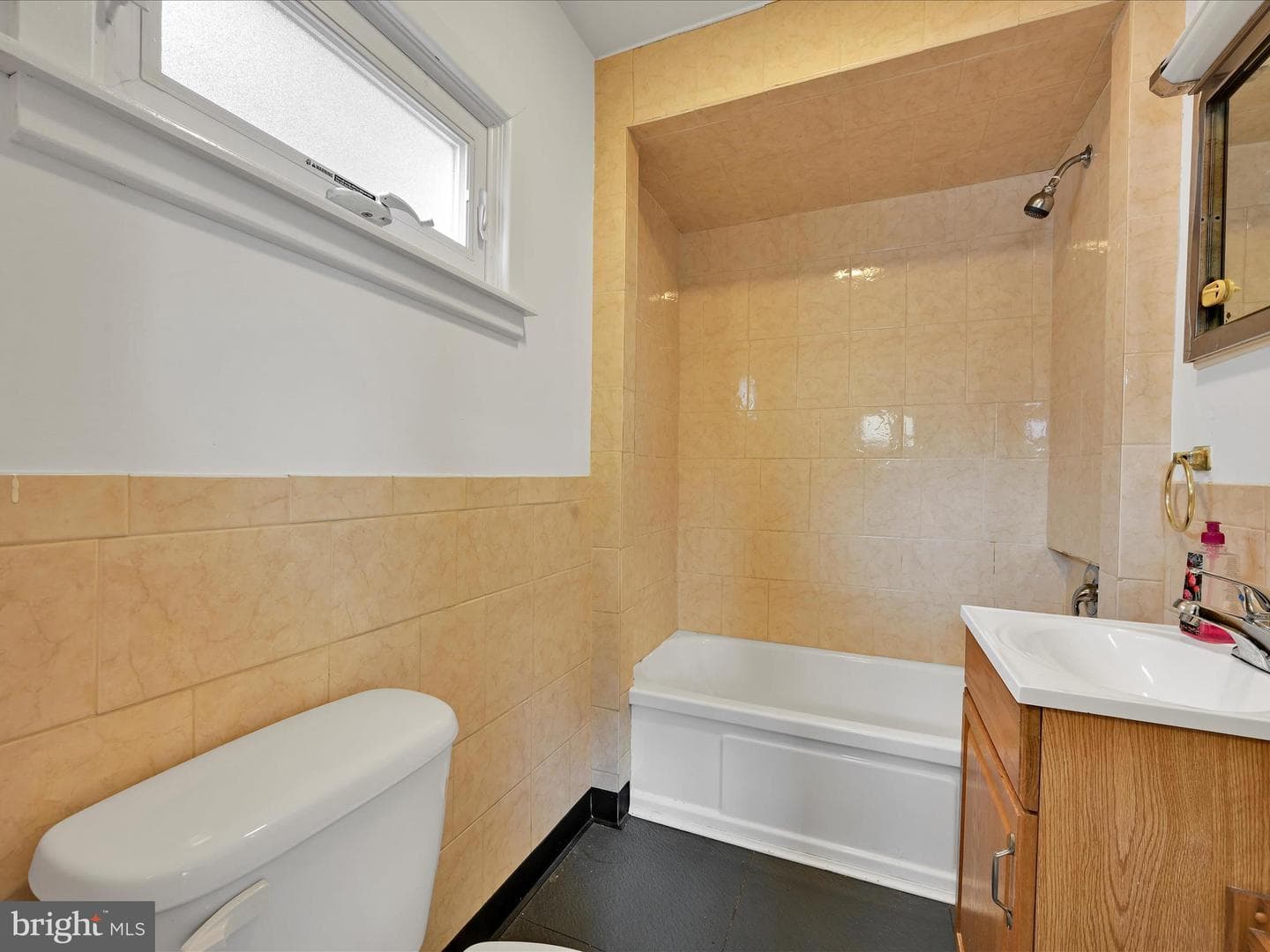 338 Charles Street photo 17