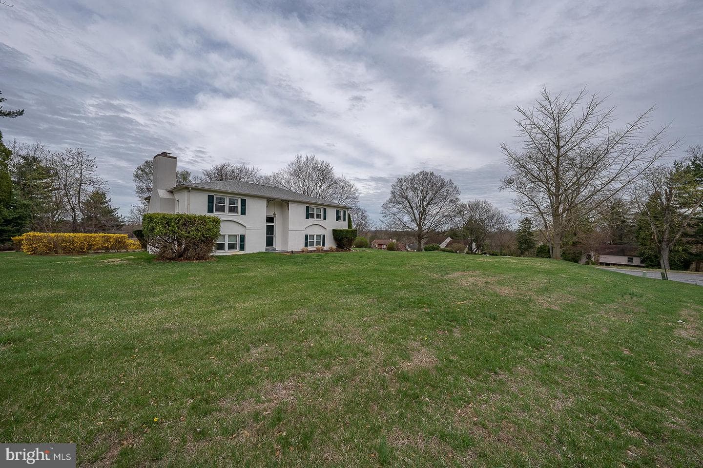 104 Beacon Drive E photo 32
