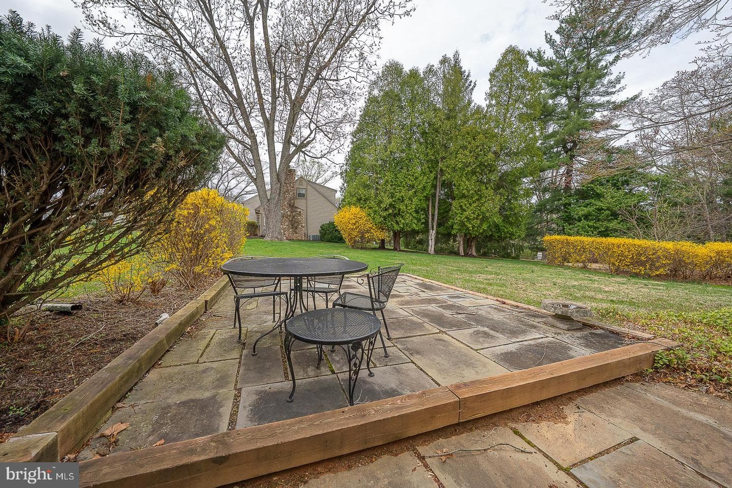 104 Beacon Drive E photo 35