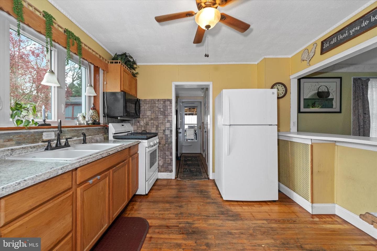 406 E South Street photo 2