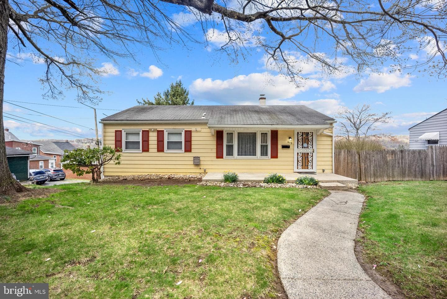 619 Oak Street photo 1
