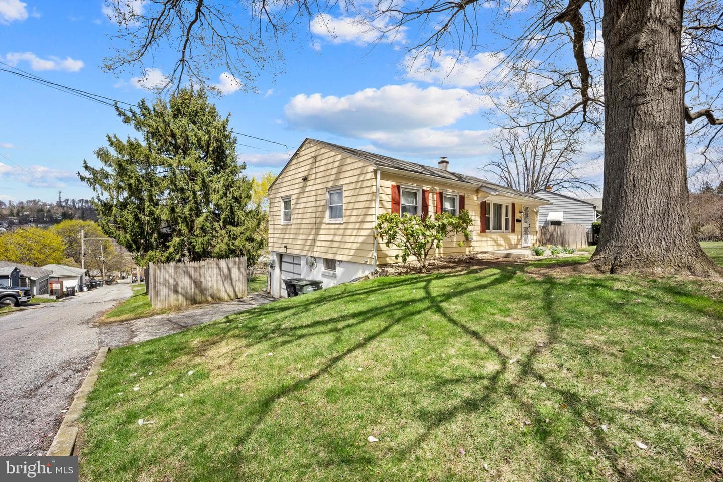 619 Oak Street photo 2