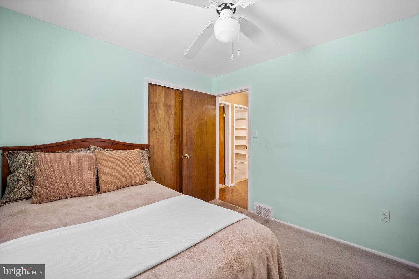 619 Oak Street photo 8