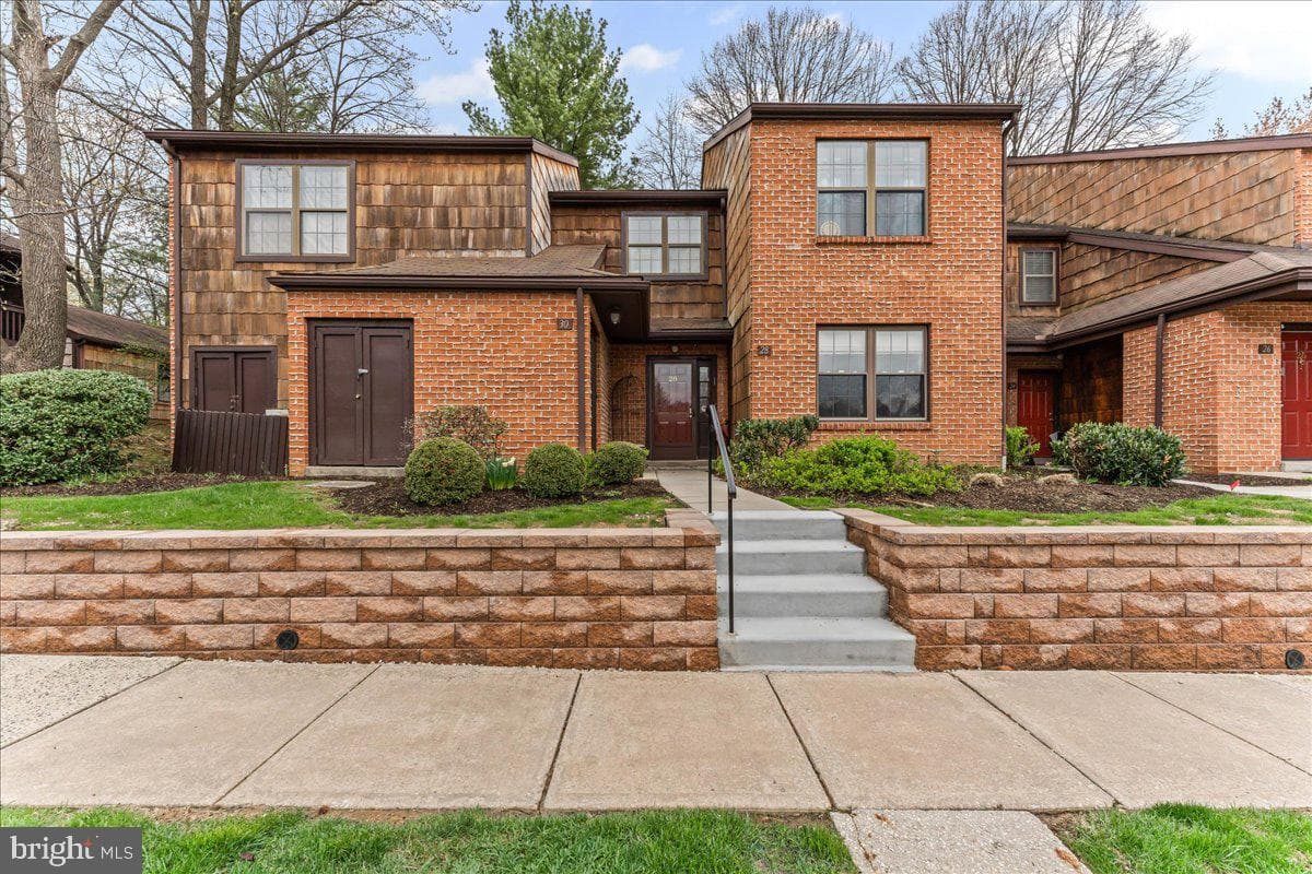 28 Hopkinson Court photo 1