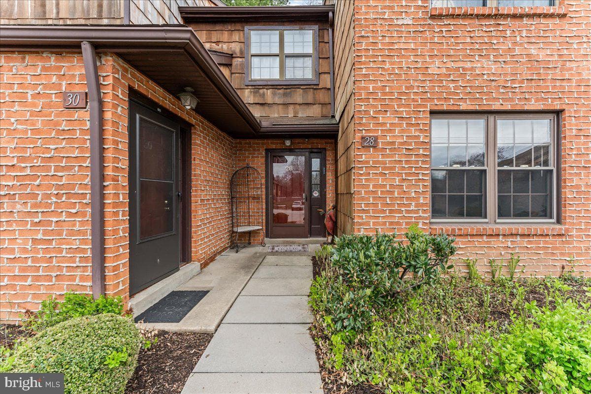 28 Hopkinson Court photo 2