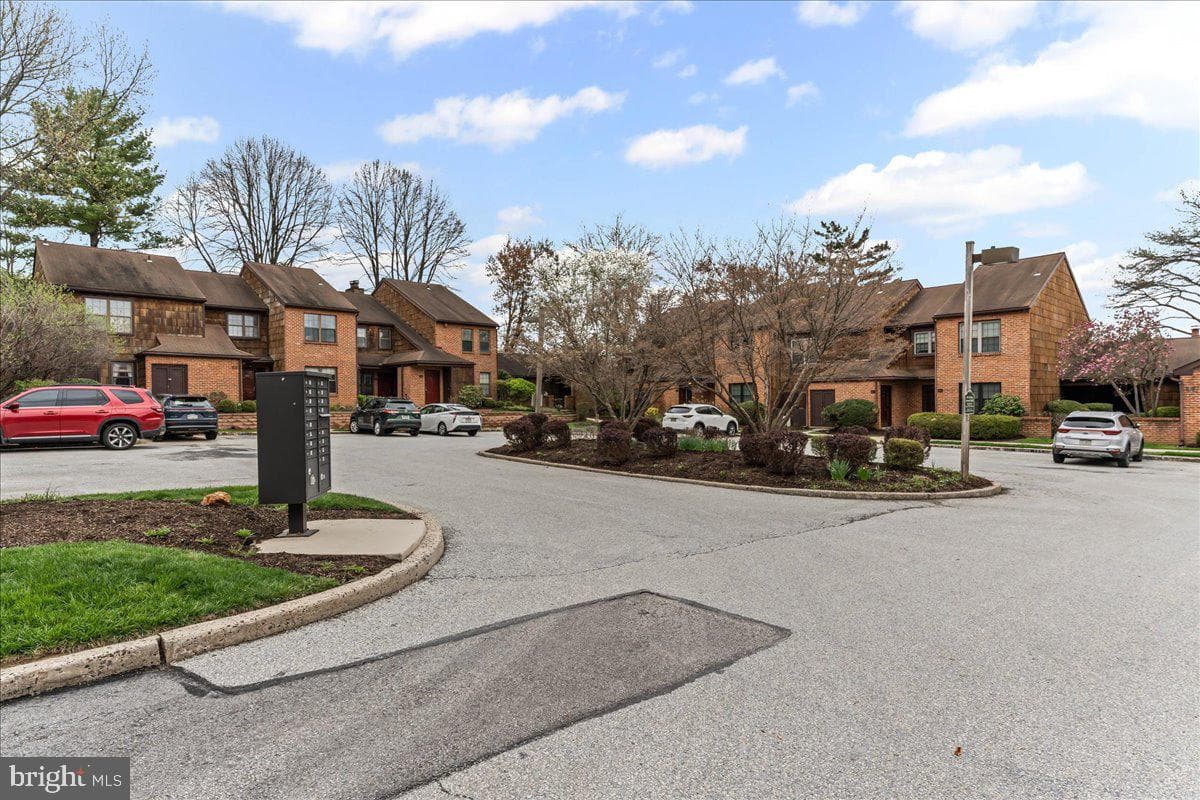 28 Hopkinson Court photo 3