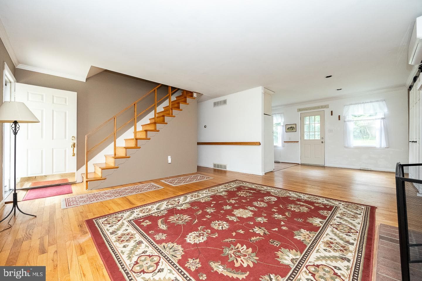 1437 Oakwood Road photo 4
