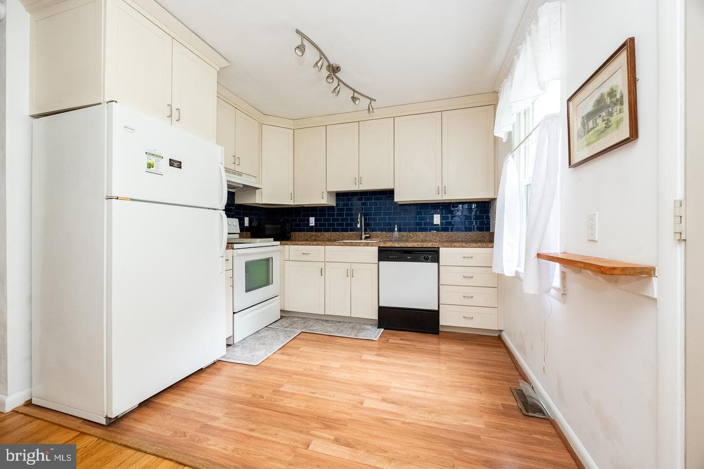 1437 Oakwood Road photo 6