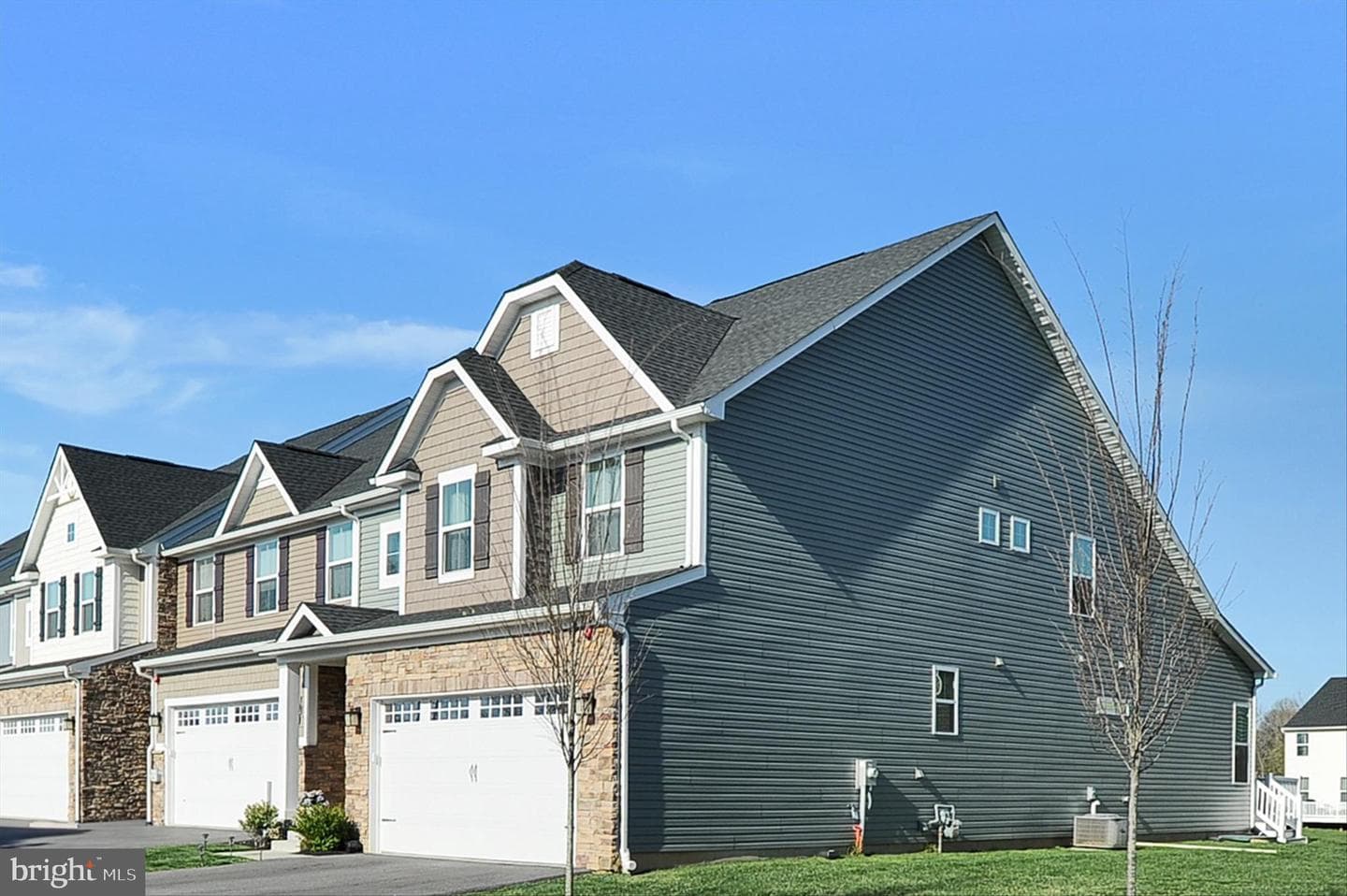 739 Cascade Way photo 2