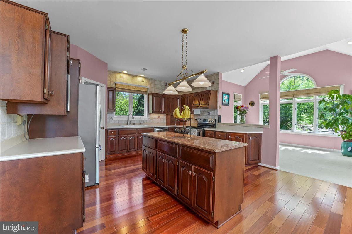 19 White Clay Drive photo 12