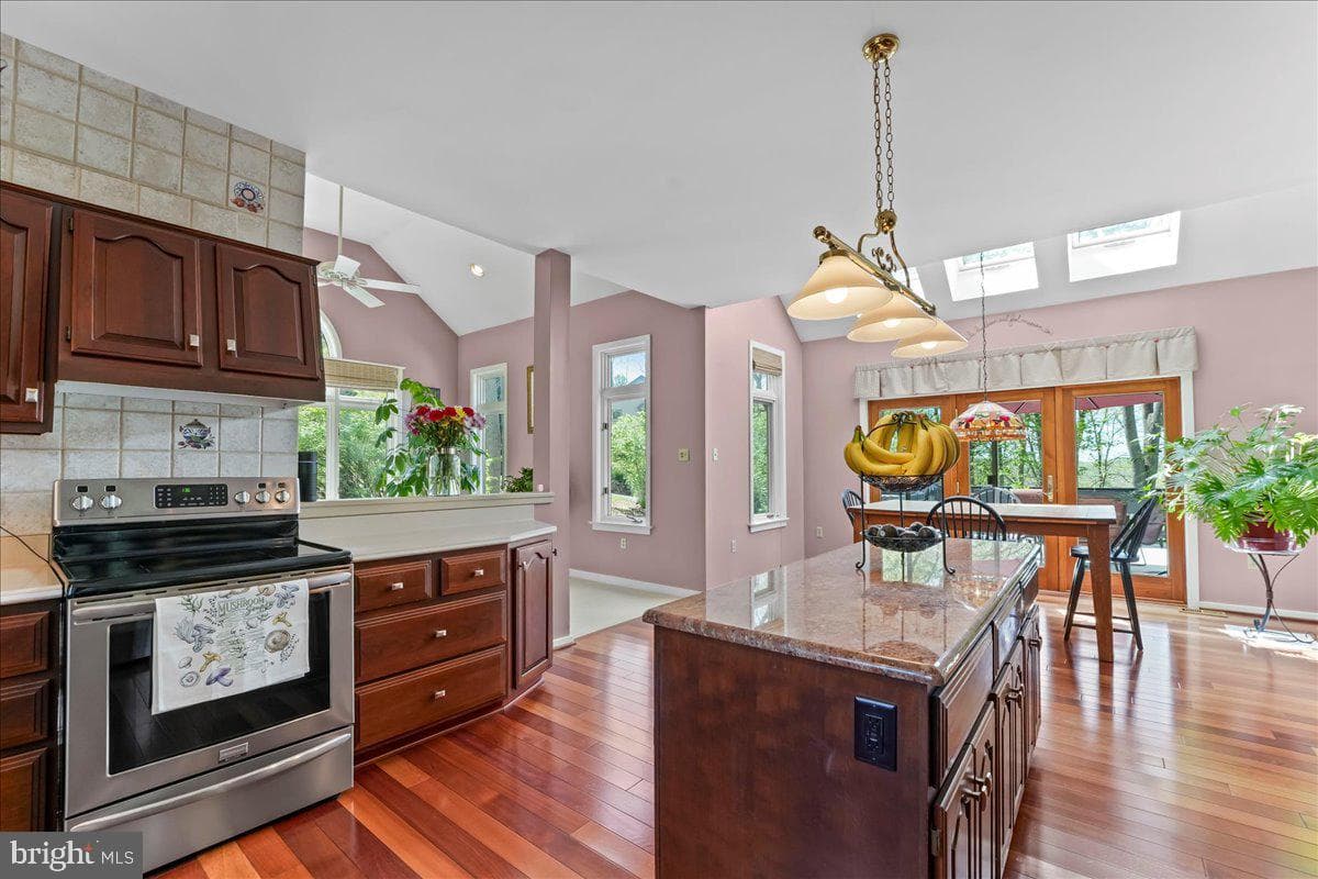 19 White Clay Drive photo 13