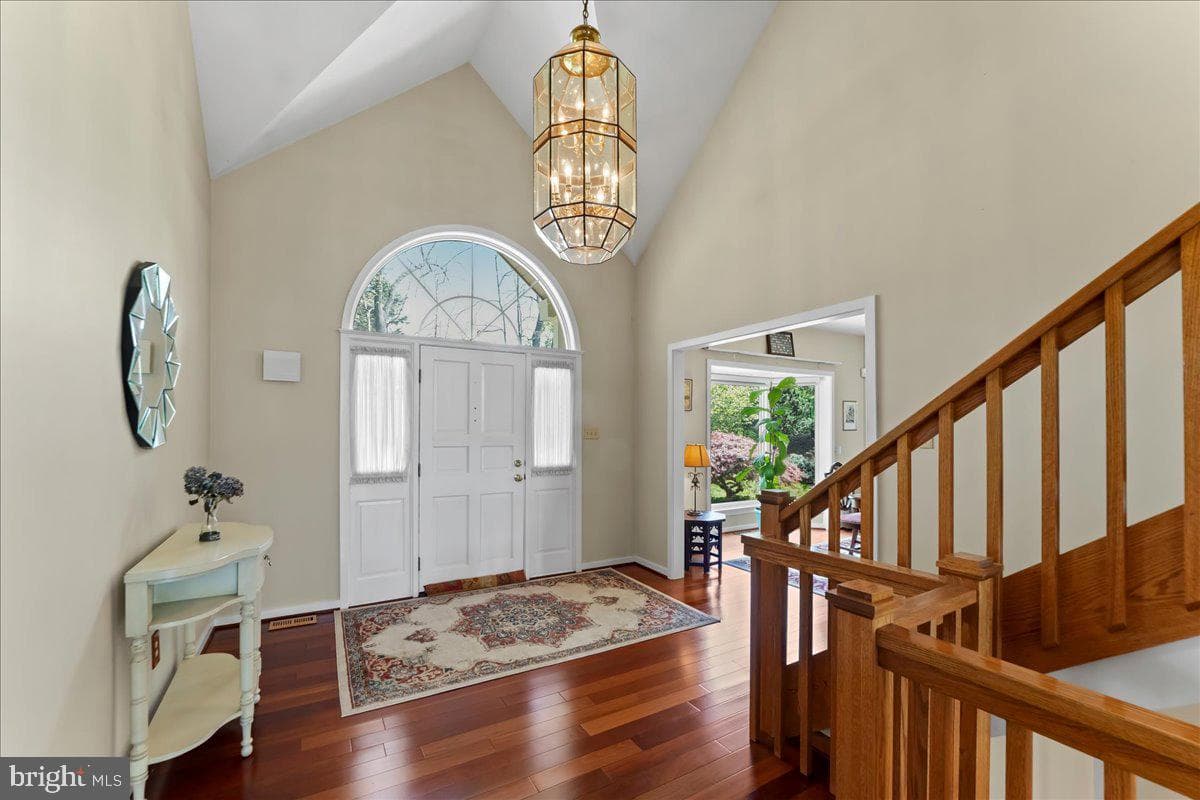 19 White Clay Drive photo 2