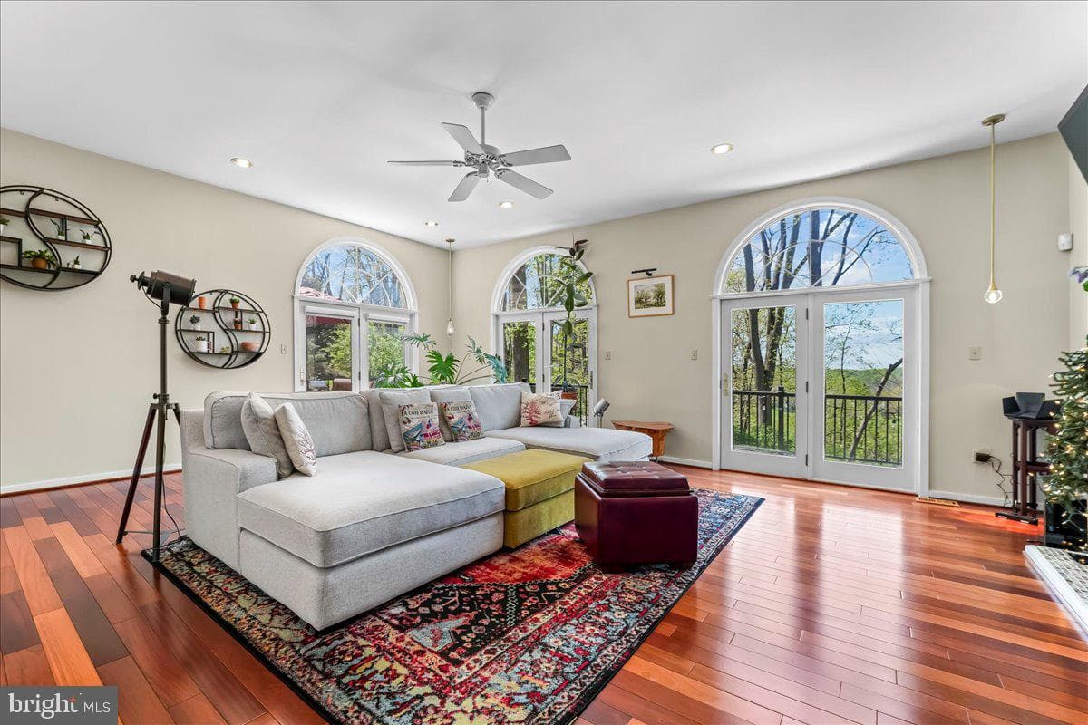 19 White Clay Drive photo 3