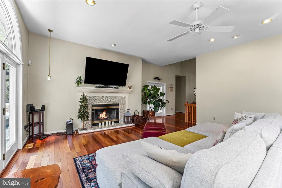 19 White Clay Drive photo 5