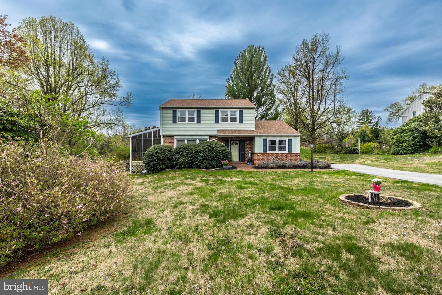 1107 Overlook Drive photo 2