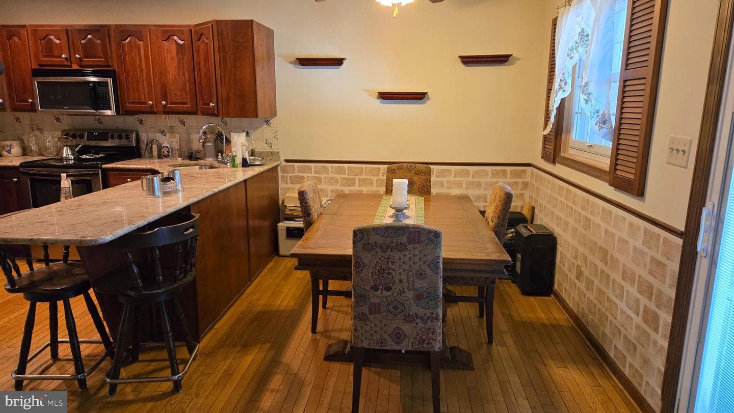 446 Dayton Street photo 4