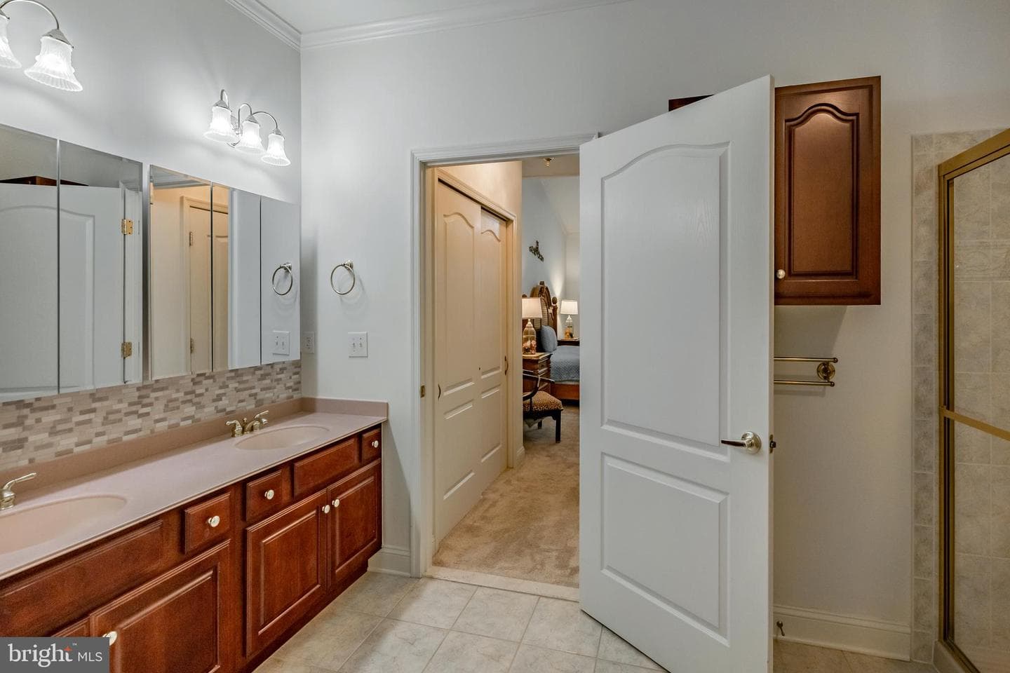 1736 Yardley Drive photo 32
