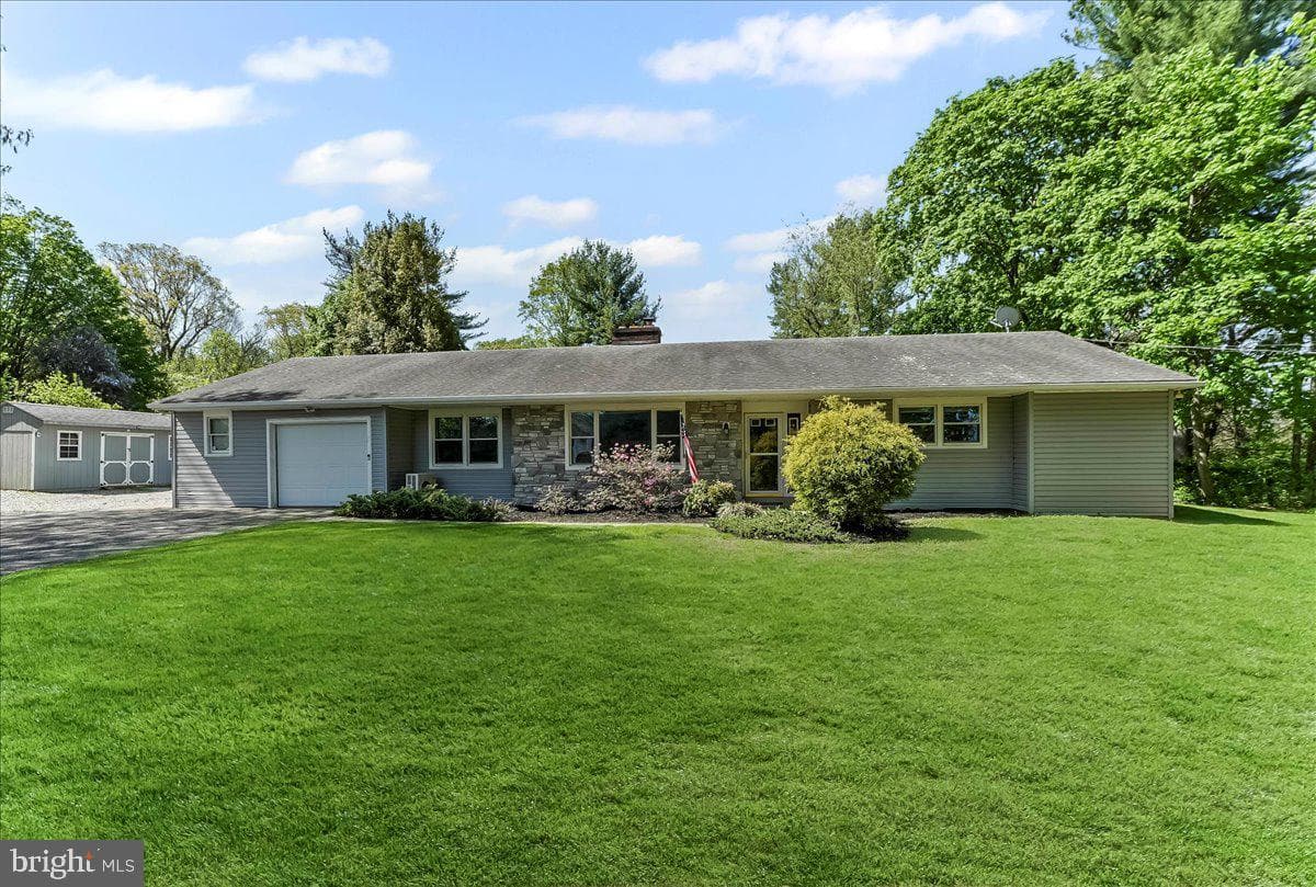 128 Elkdale Road photo 1
