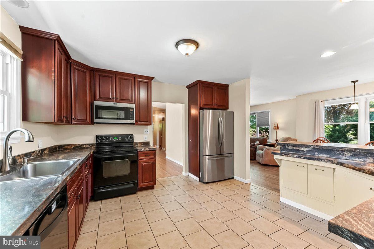 128 Elkdale Road photo 11