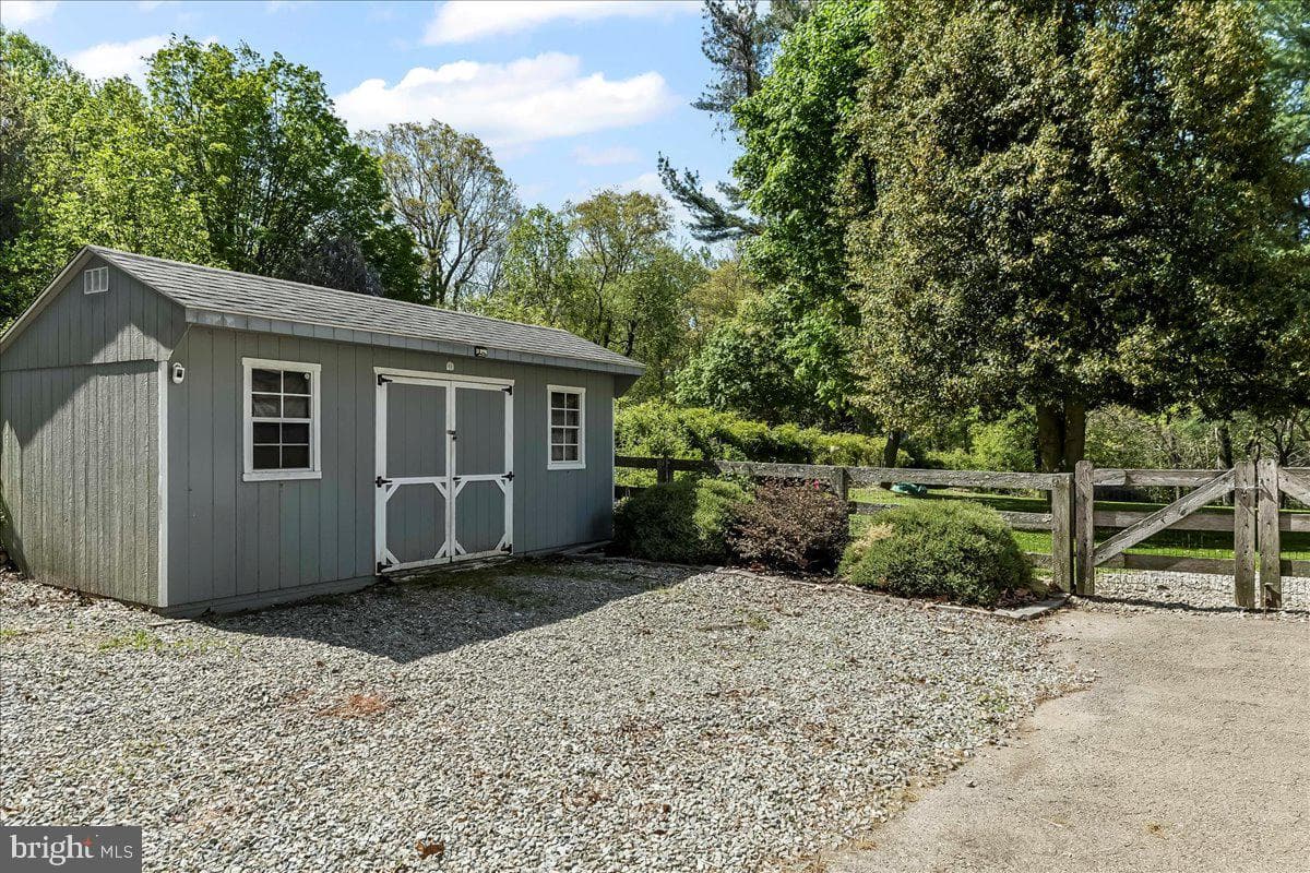 128 Elkdale Road photo 34