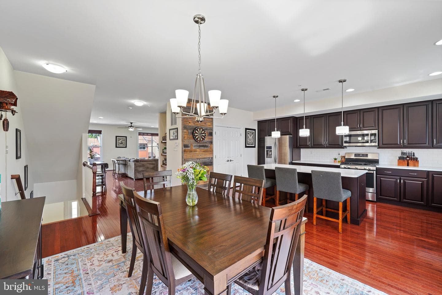 318 E Barnard Street photo 10