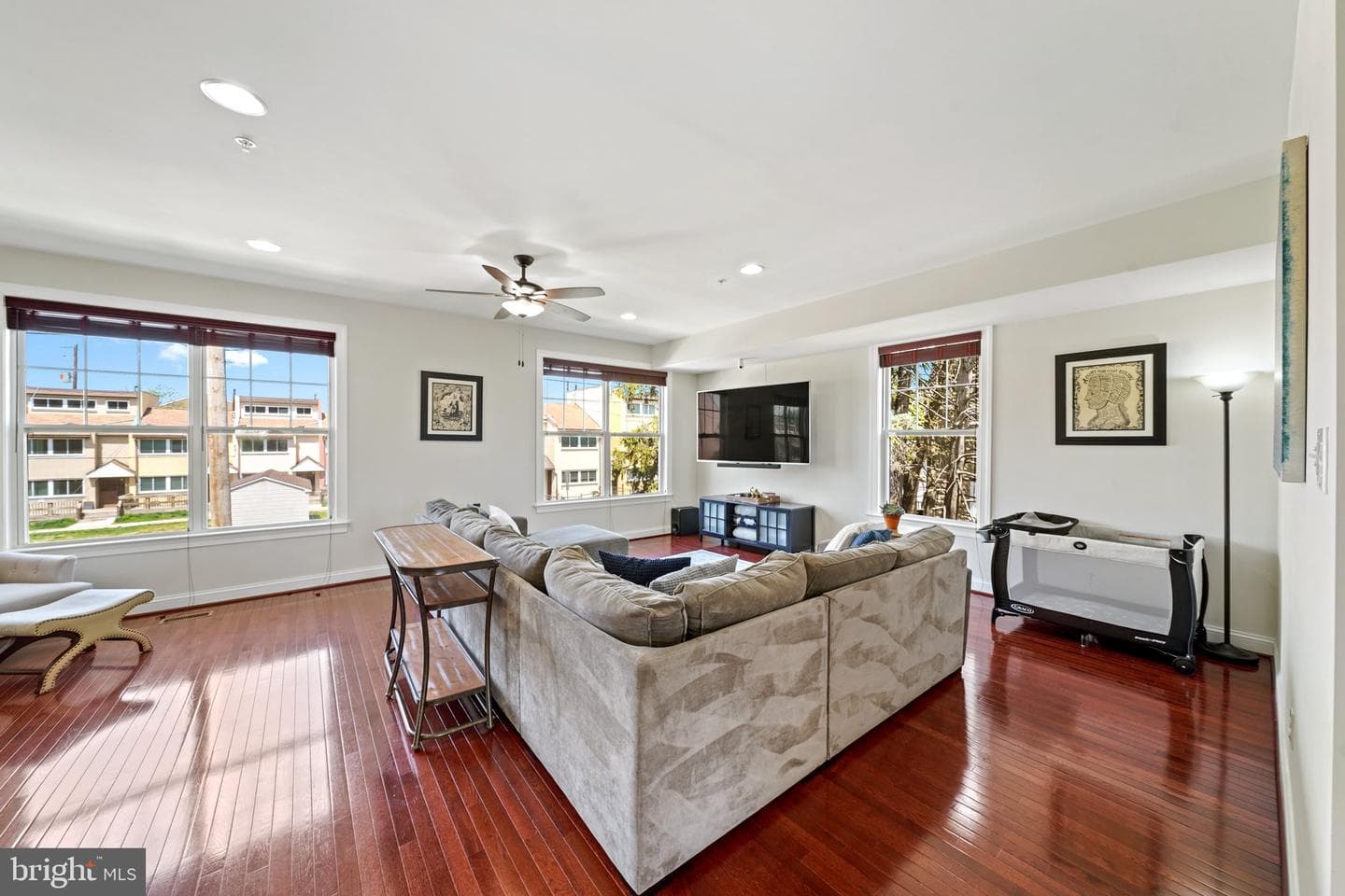 318 E Barnard Street photo 13