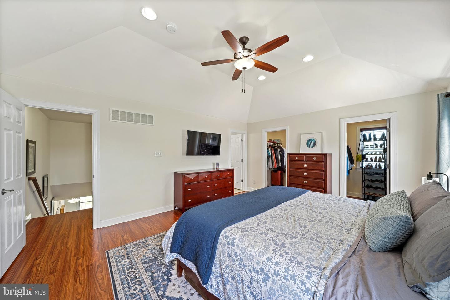 318 E Barnard Street photo 19