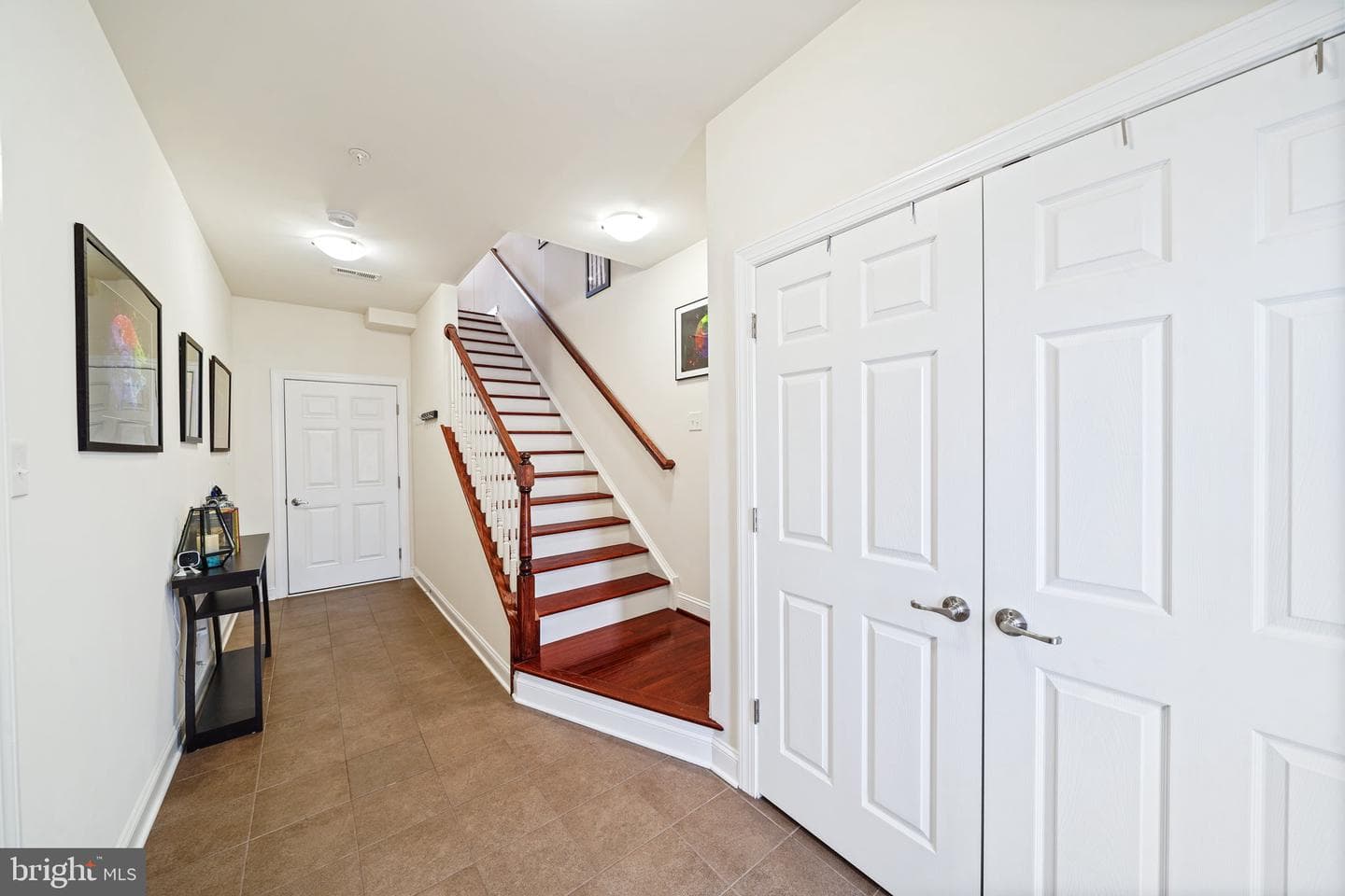 318 E Barnard Street photo 2