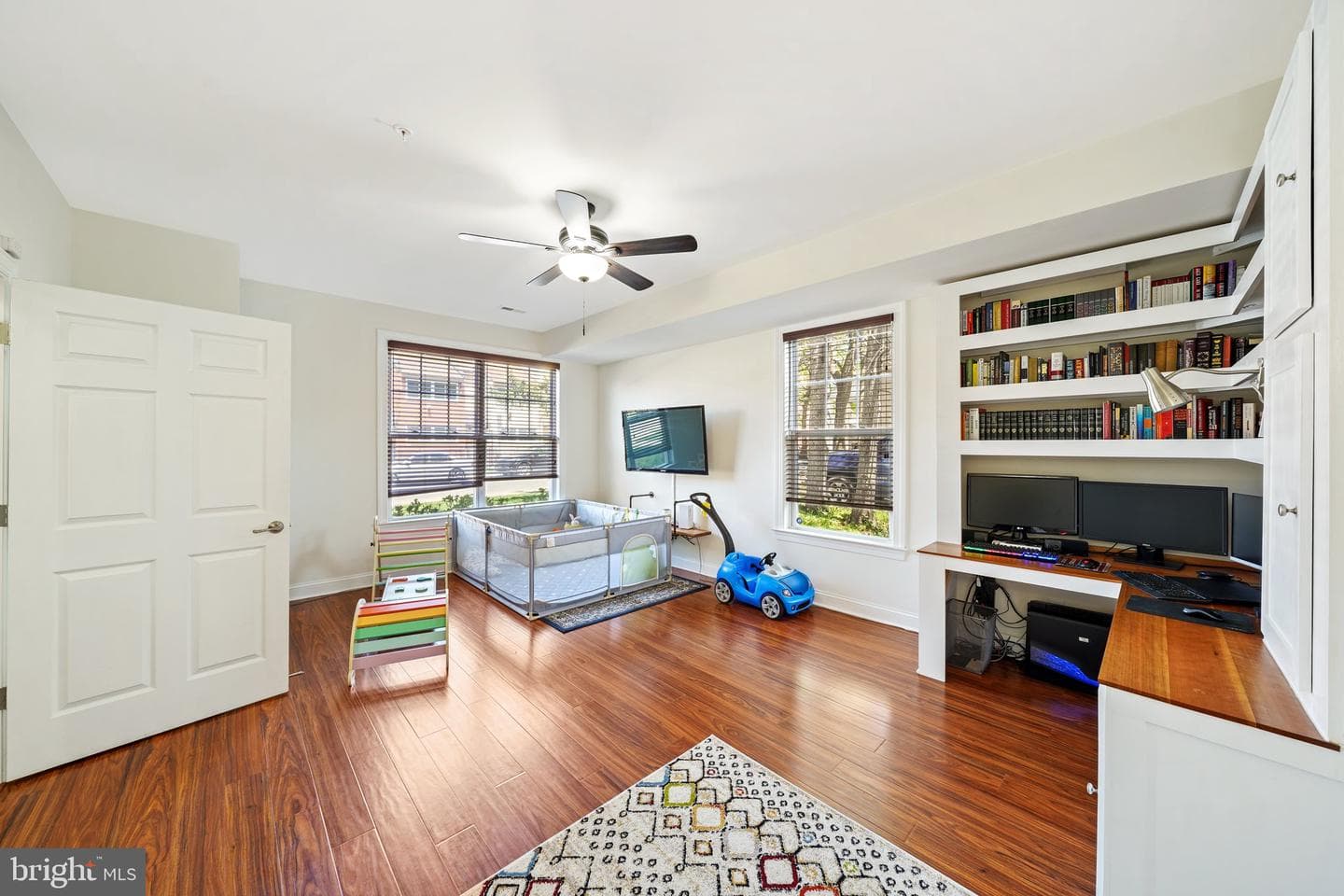 318 E Barnard Street photo 5