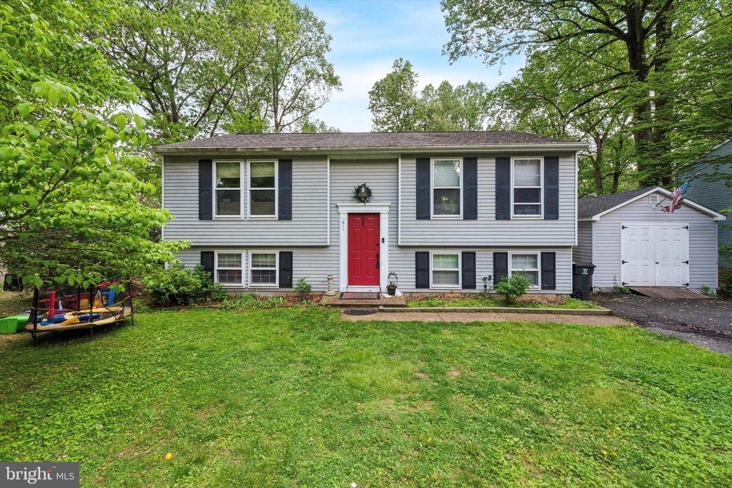 611 Morgan Drive E photo 16