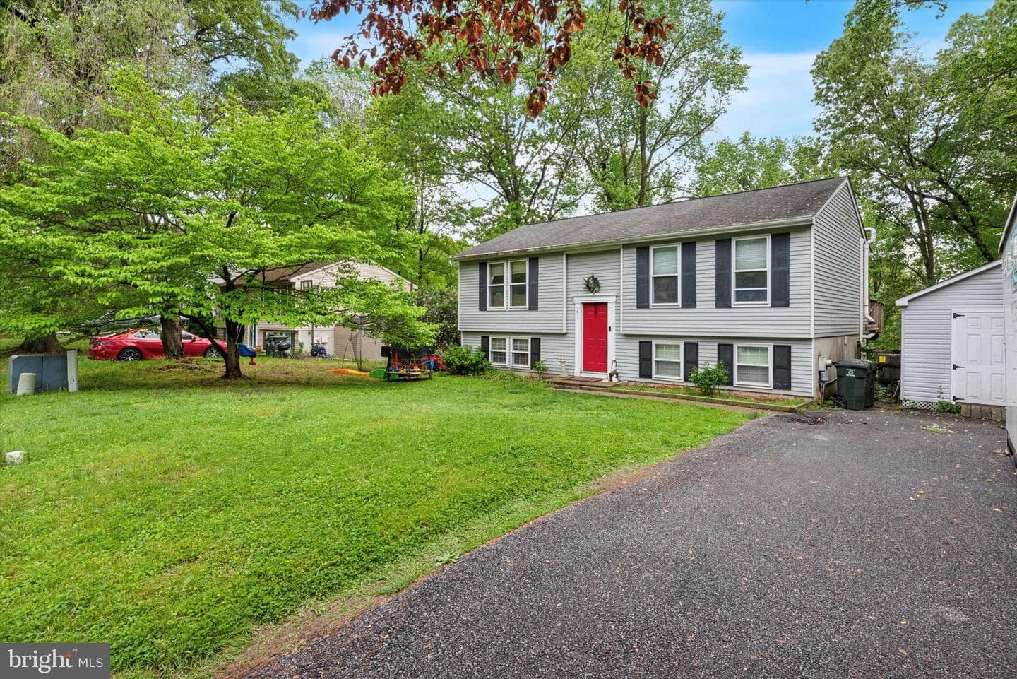 611 Morgan Drive E photo 2
