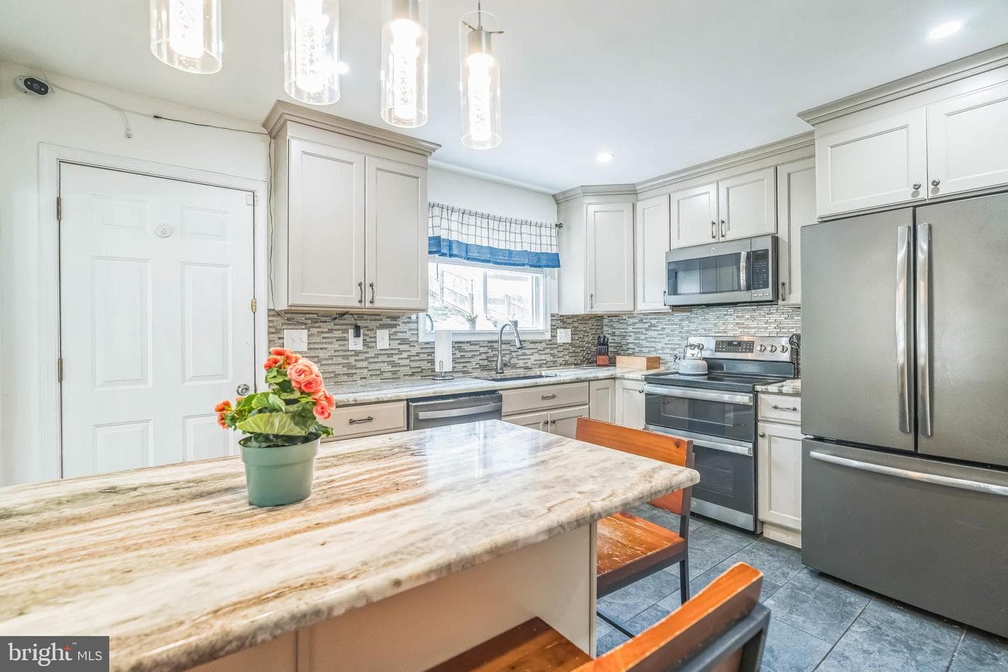 34 Penn Avenue photo 19