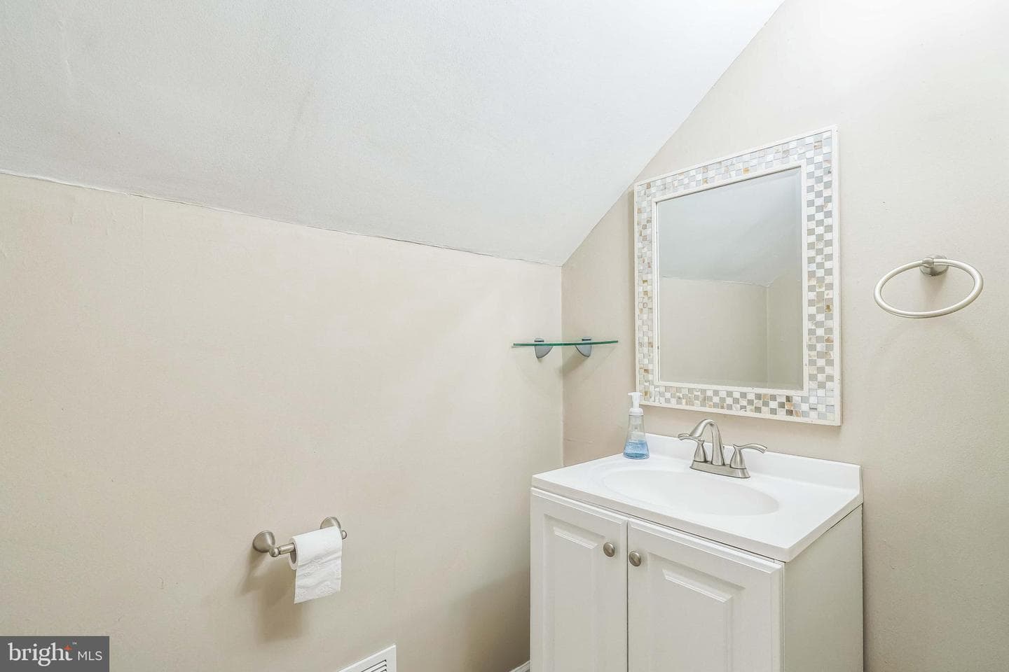 34 Penn Avenue photo 32