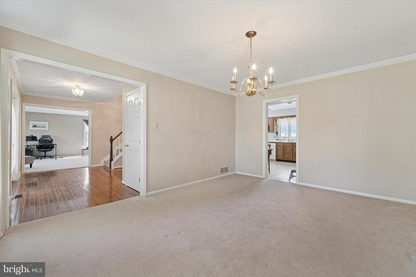 1098 Armstrong Court photo 4