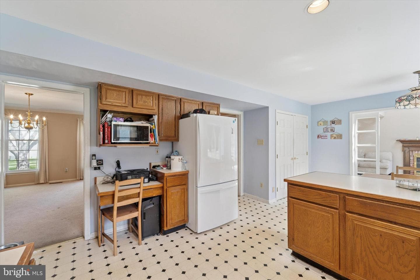 1098 Armstrong Court photo 6