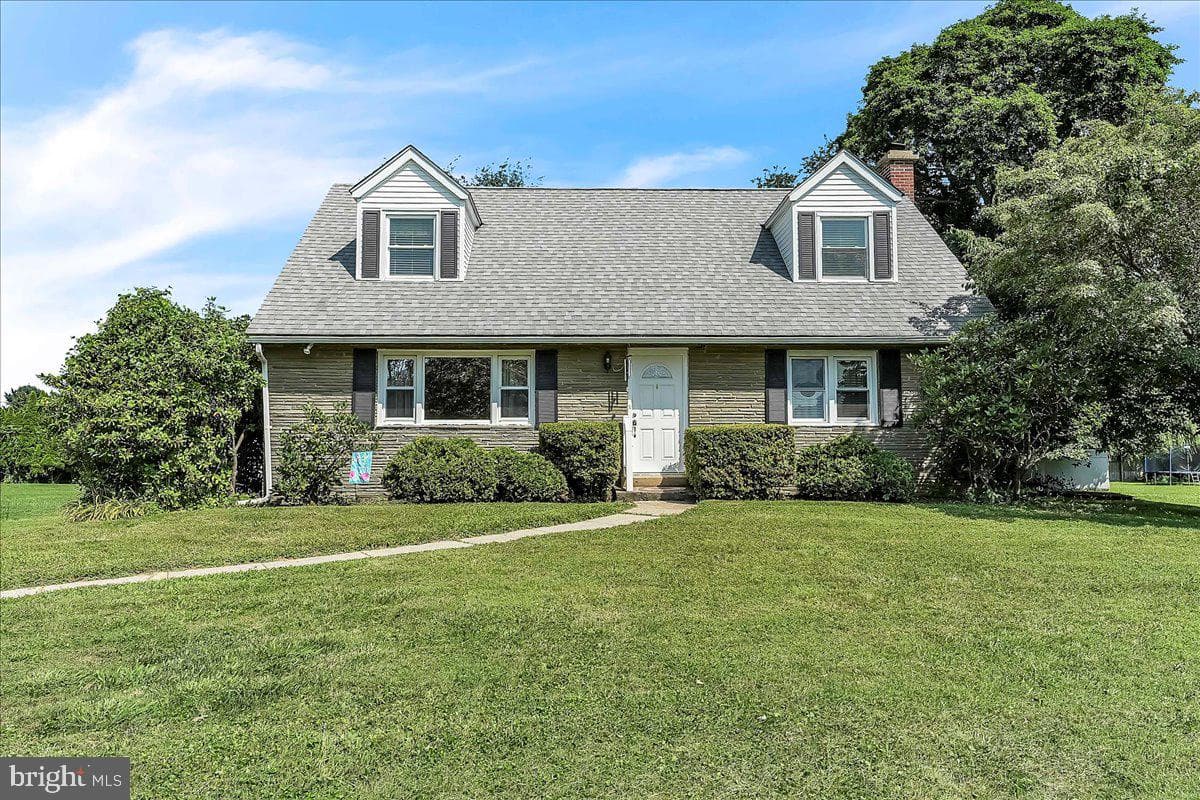 1541 Overhill Road photo 2