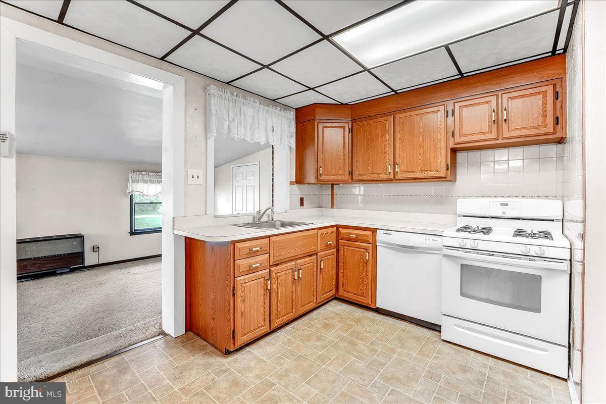 1541 Overhill Road photo 7