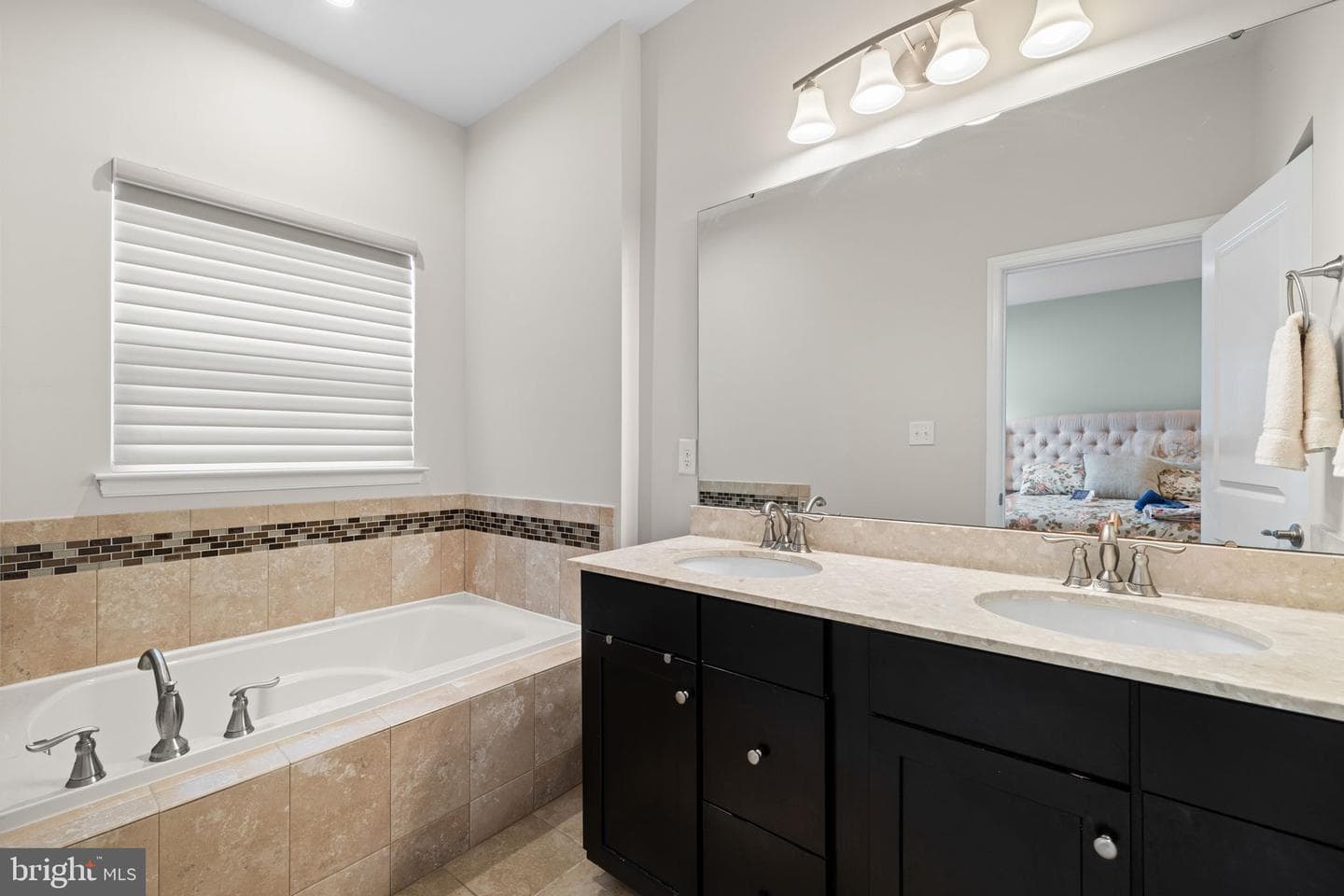 502 Sapphire Drive photo 37