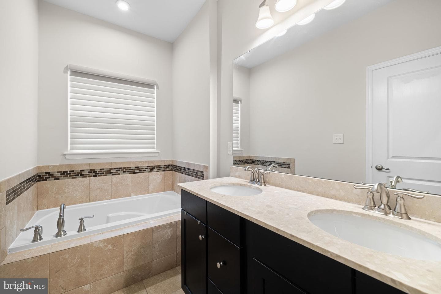 502 Sapphire Drive photo 41